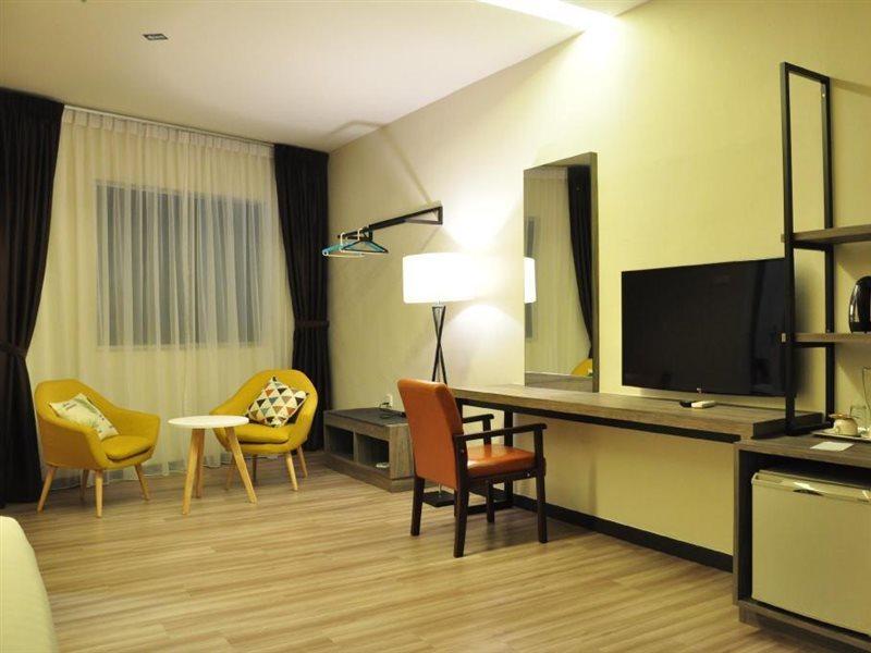 Frazel Inn Hotel Parit Buntar Exterior foto