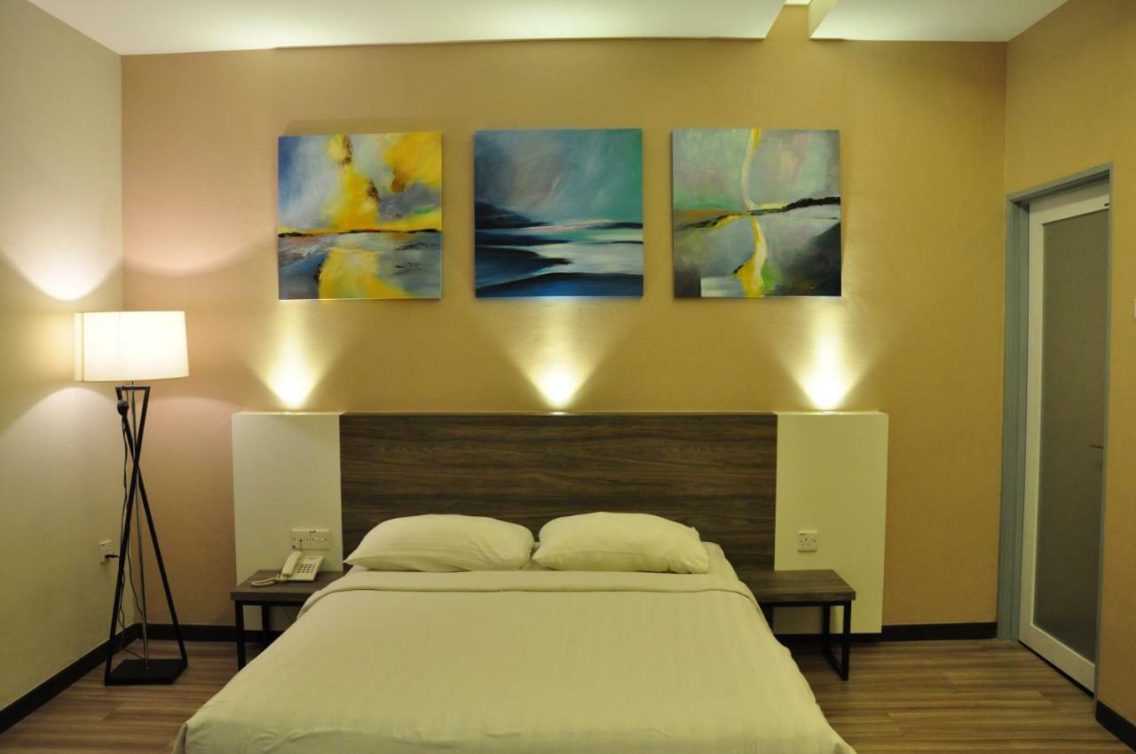 Frazel Inn Hotel Parit Buntar Exterior foto