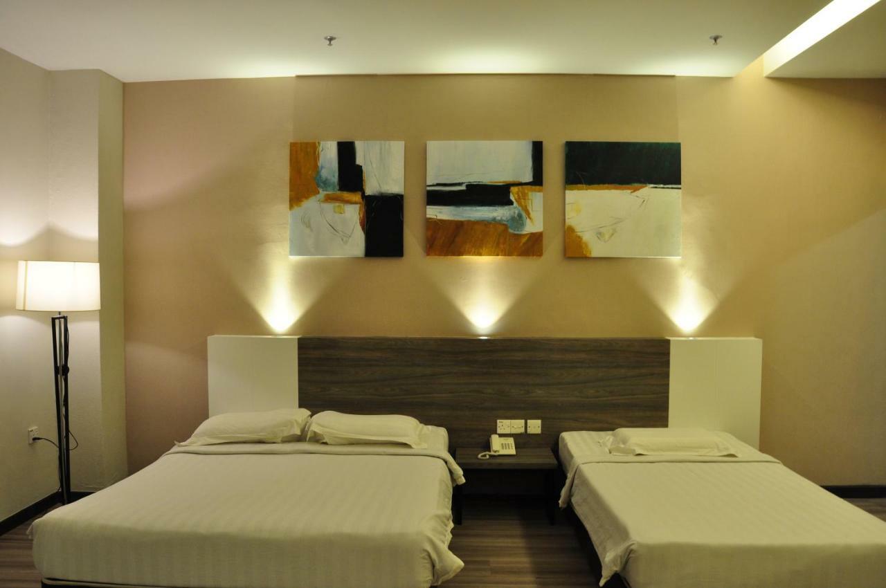 Frazel Inn Hotel Parit Buntar Exterior foto