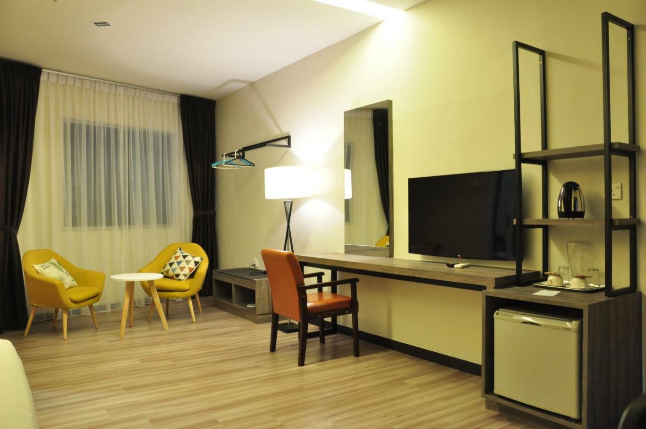 Frazel Inn Hotel Parit Buntar Exterior foto
