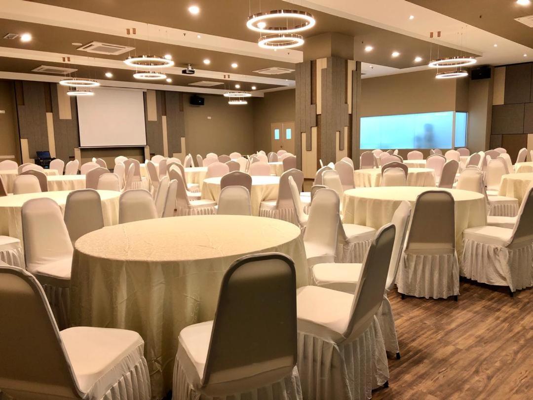 Frazel Inn Hotel Parit Buntar Exterior foto